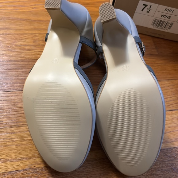 Journee Collection Siri T-strap shoes grey. Never worn. New in box. W 7.5 - Picture 5 of 6